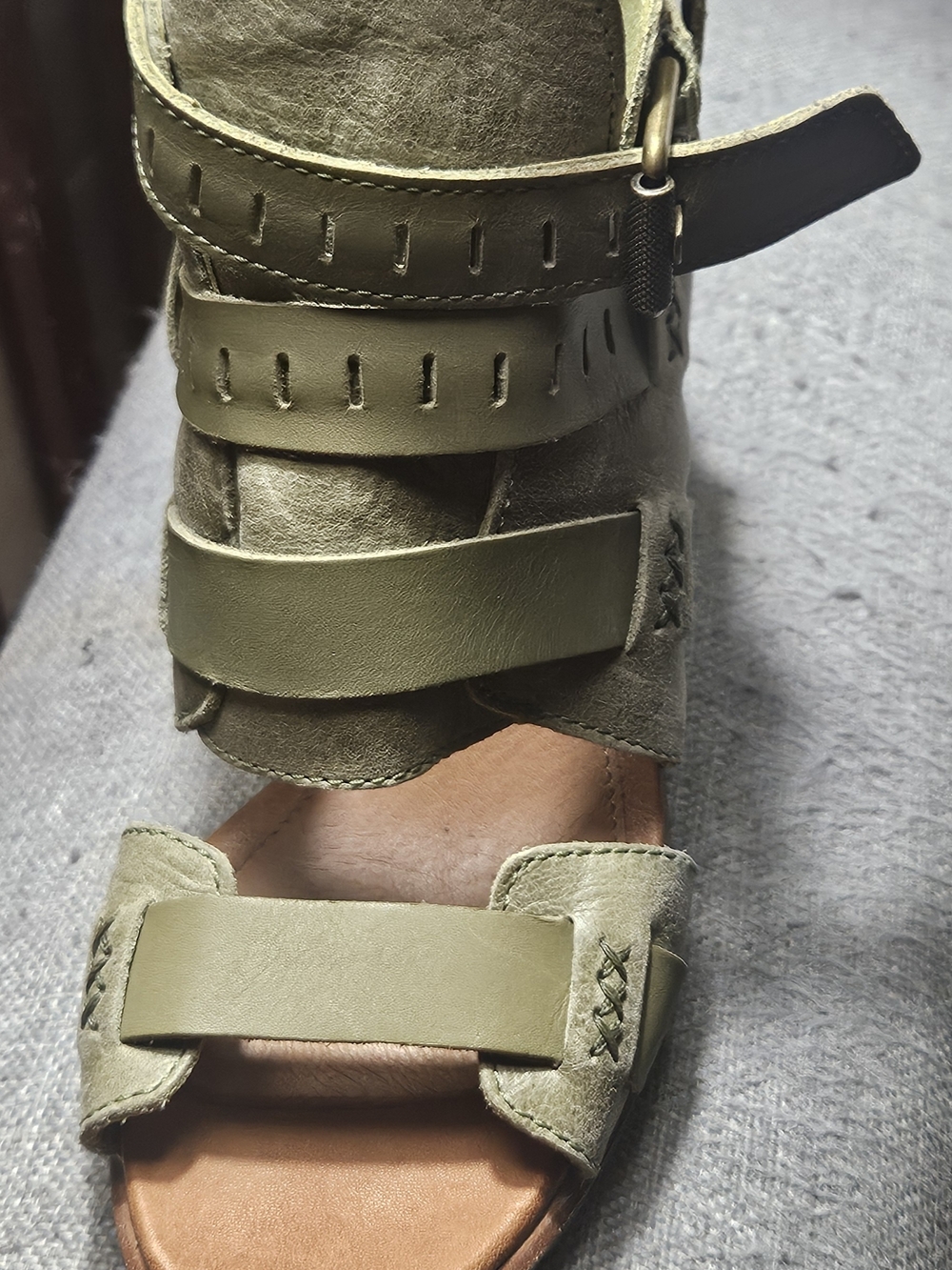 Sorel Olive Green Leather Strappy Sandal